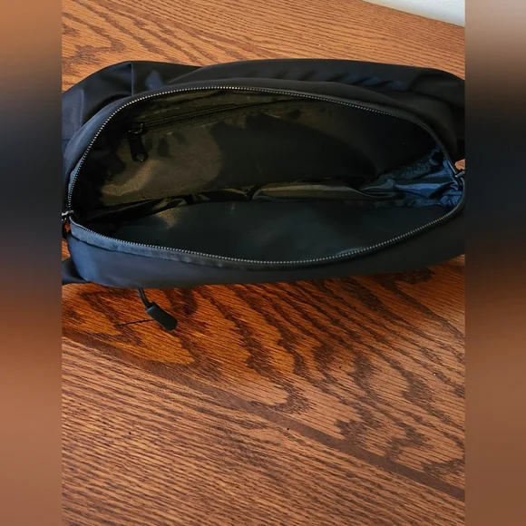 Toiletry bag - Picture 3 of 3